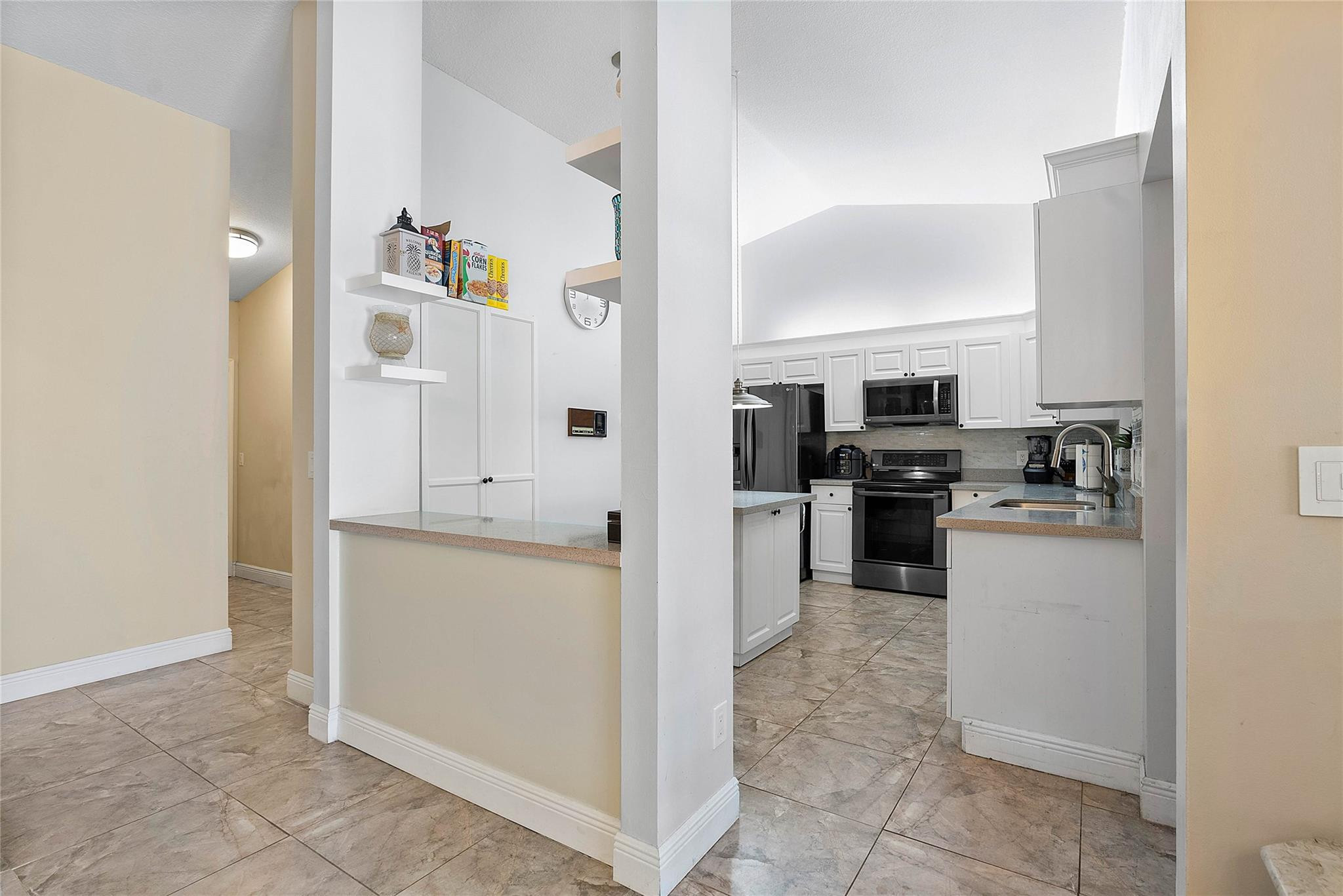 4841 East Roundtable Road Davie, FL 33331 - Photo 12 of 41 Photo 12