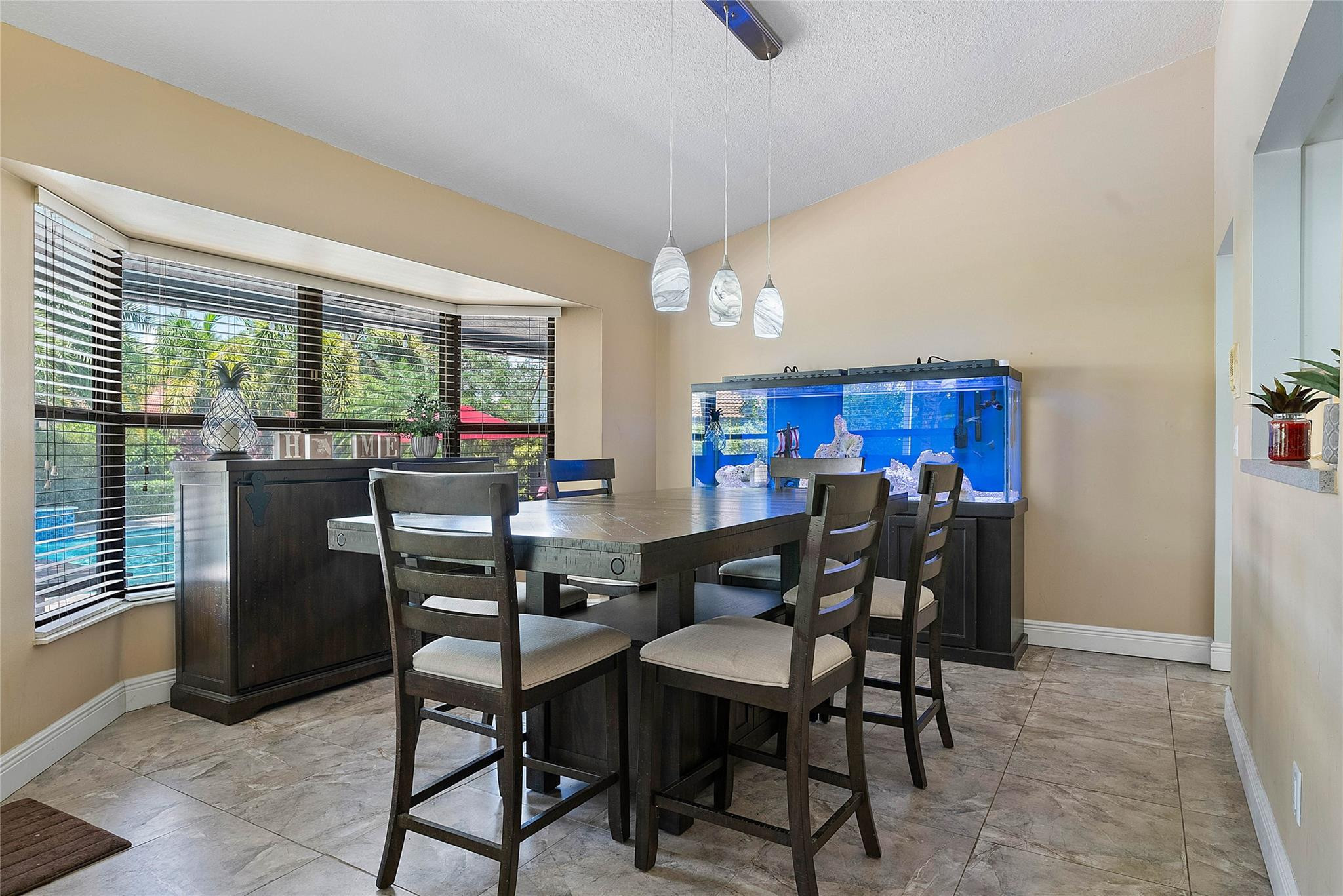 4841 East Roundtable Road Davie, FL 33331 - Photo 14 of 41 Photo 14