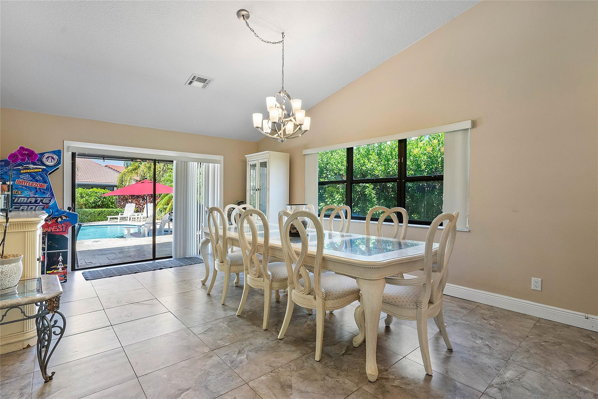4841 East Roundtable Road Davie, FL 33331 - Photo 15 of 41 Photo 15