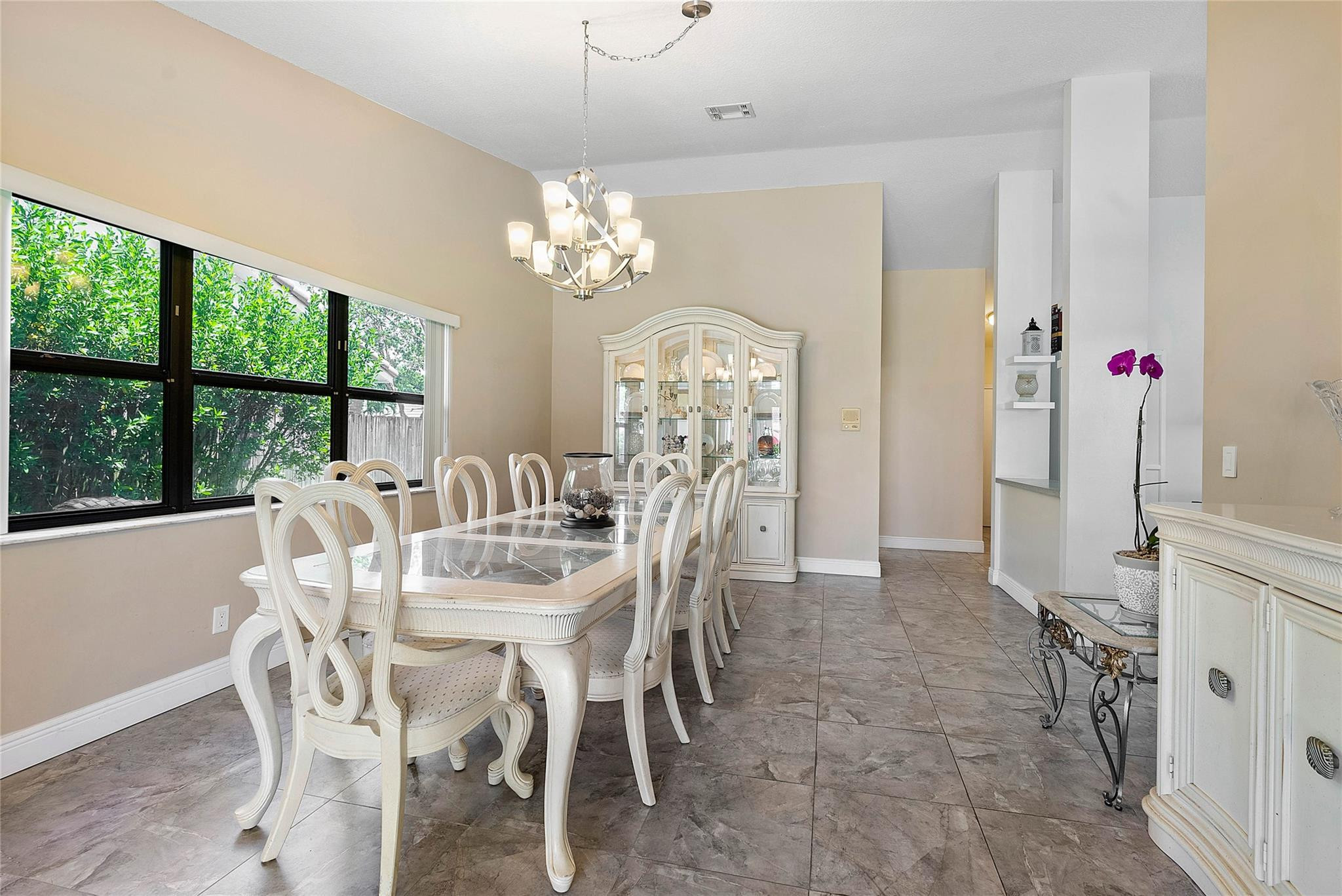 4841 East Roundtable Road Davie, FL 33331 - Photo 16 of 41 Photo 16