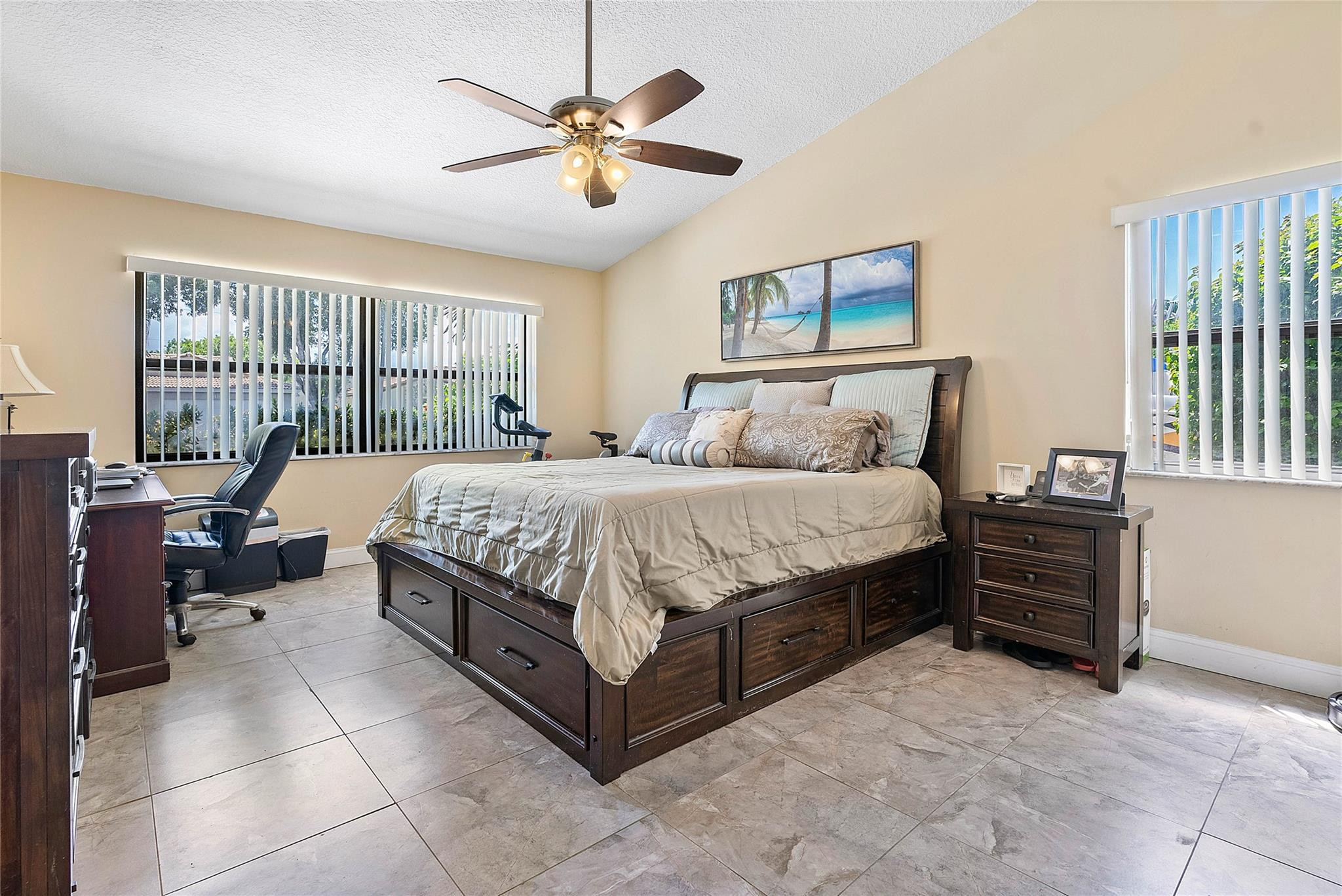 4841 East Roundtable Road Davie, FL 33331 - Photo 19 of 41 Photo 19