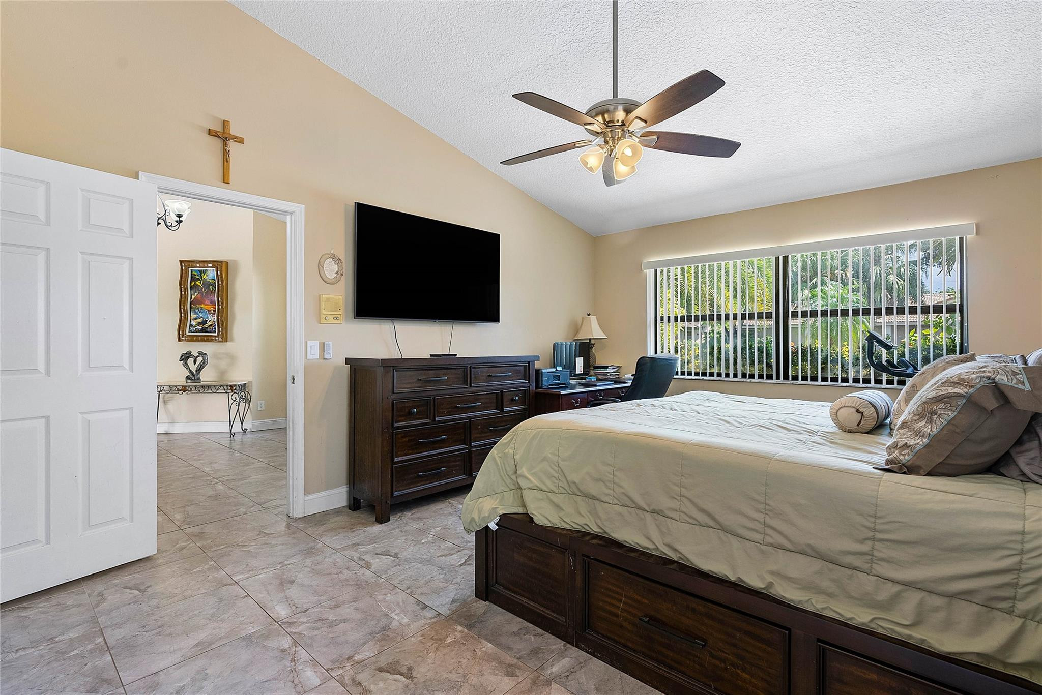 4841 East Roundtable Road Davie, FL 33331 - Photo 20 of 41 Photo 20