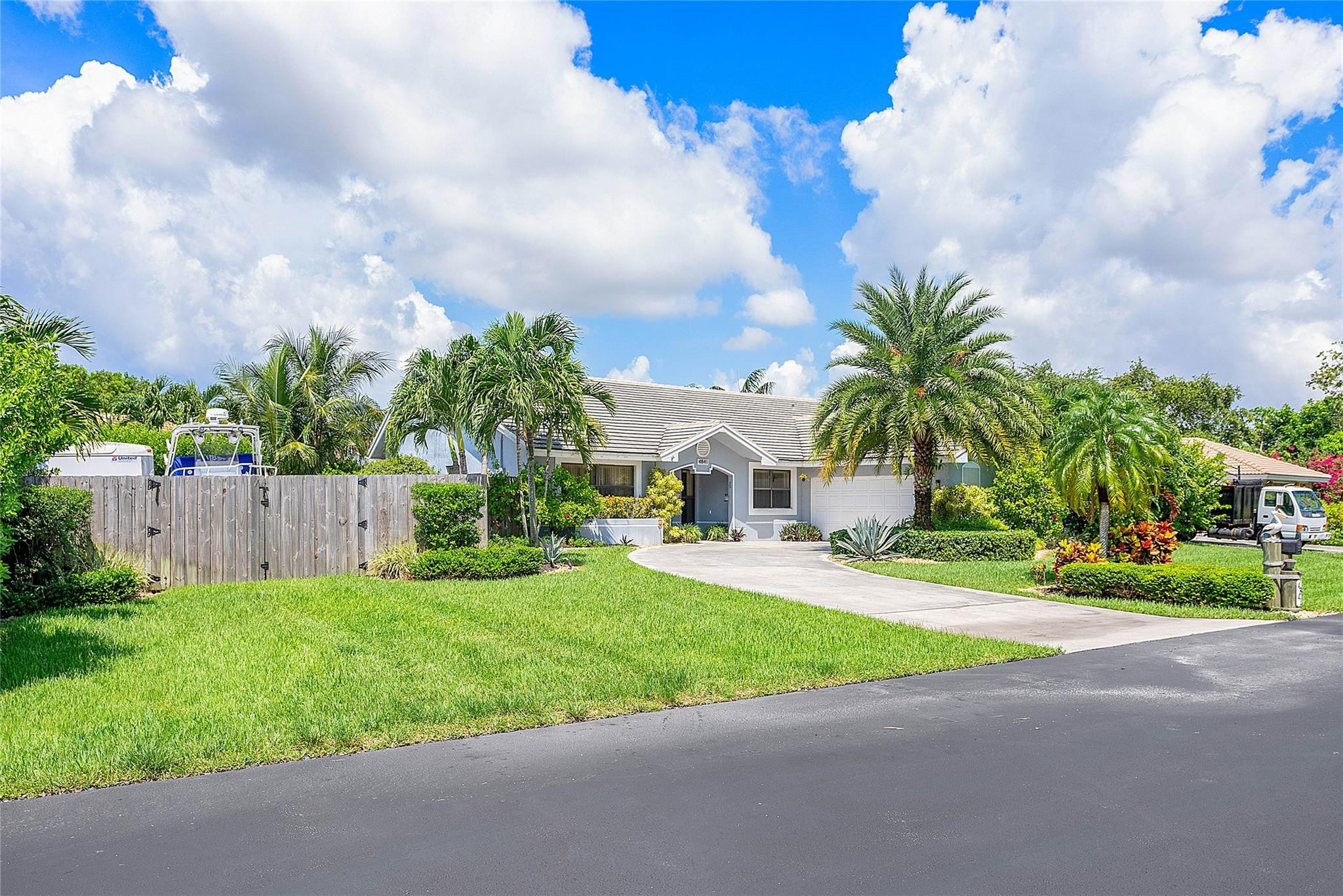 4841 East Roundtable Road Davie, FL 33331 - Photo 2 of 41 Photo 2