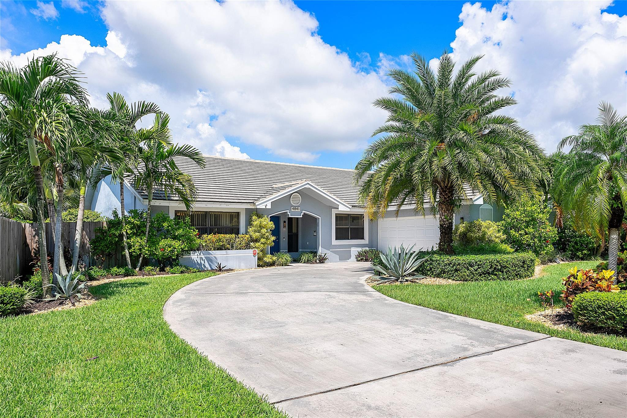 4841 East Roundtable Road Davie, FL 33331 - Photo 3 of 41 Photo 3