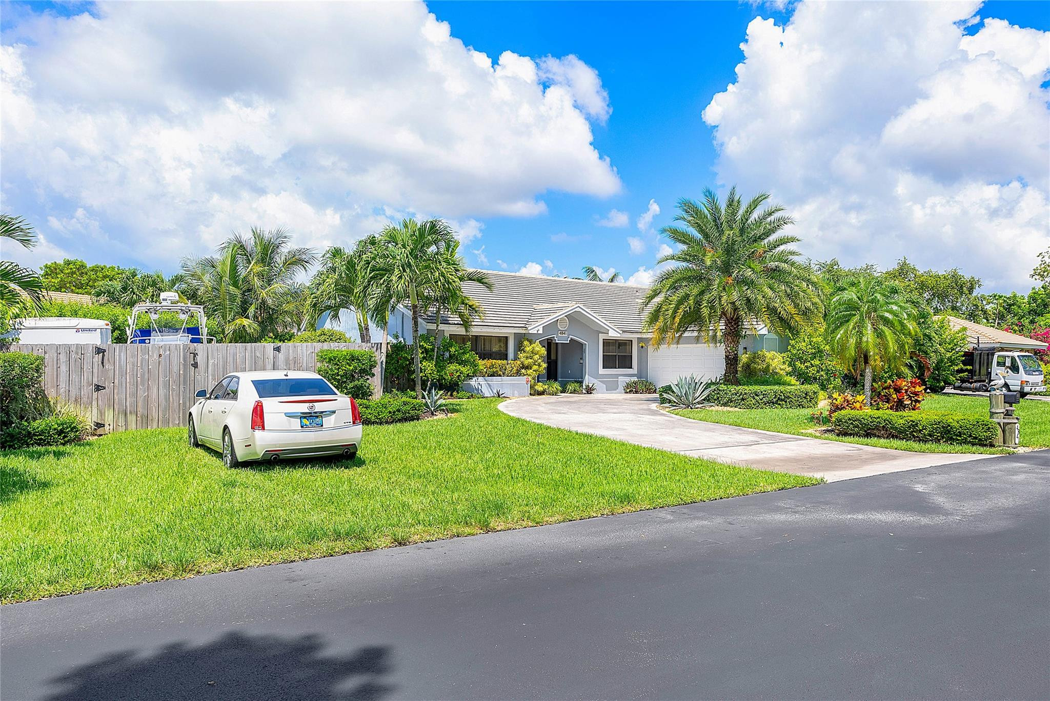 4841 East Roundtable Road Davie, FL 33331 - Photo 4 of 41 Photo 4
