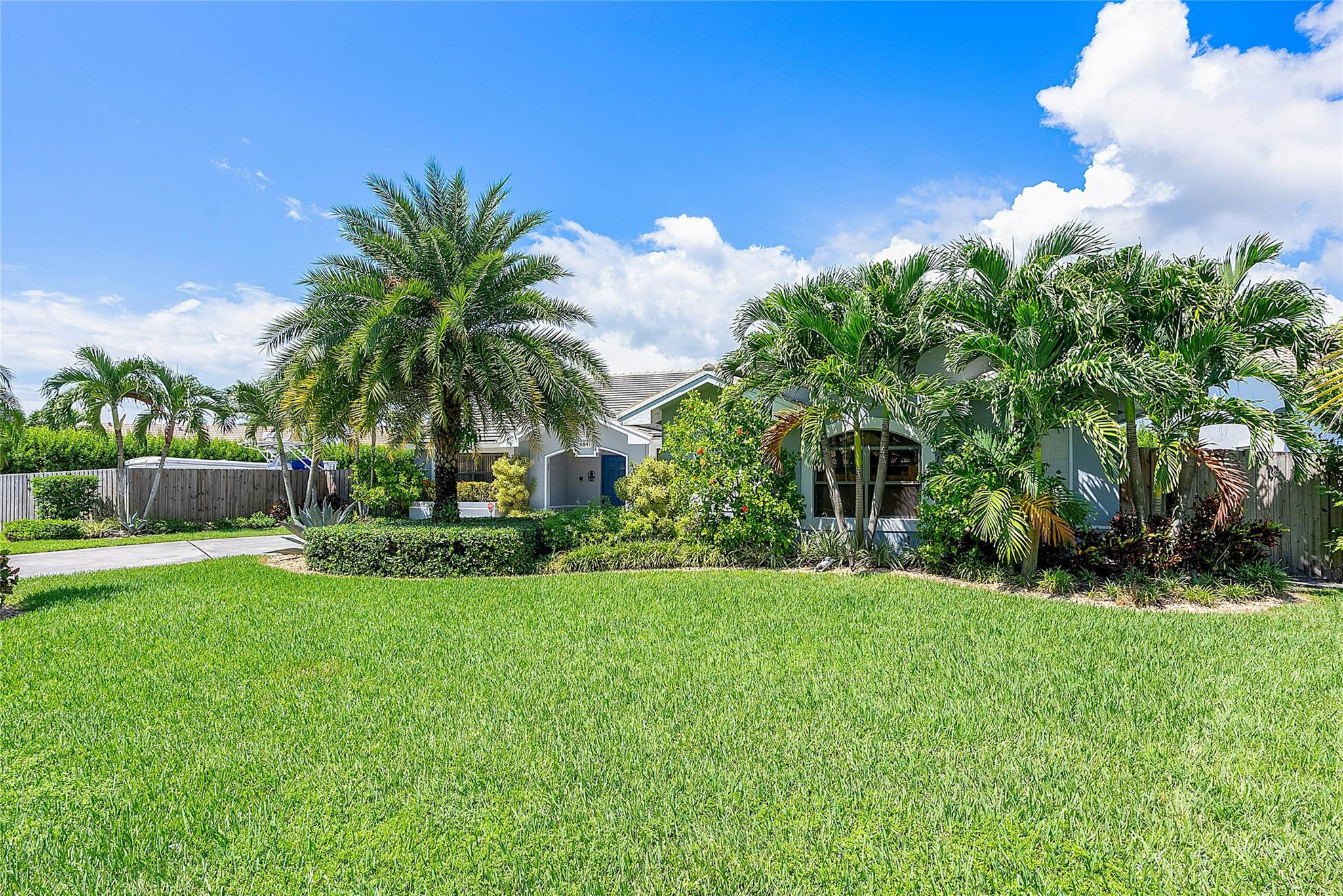 4841 East Roundtable Road Davie, FL 33331 - Photo 5 of 41 Photo 5