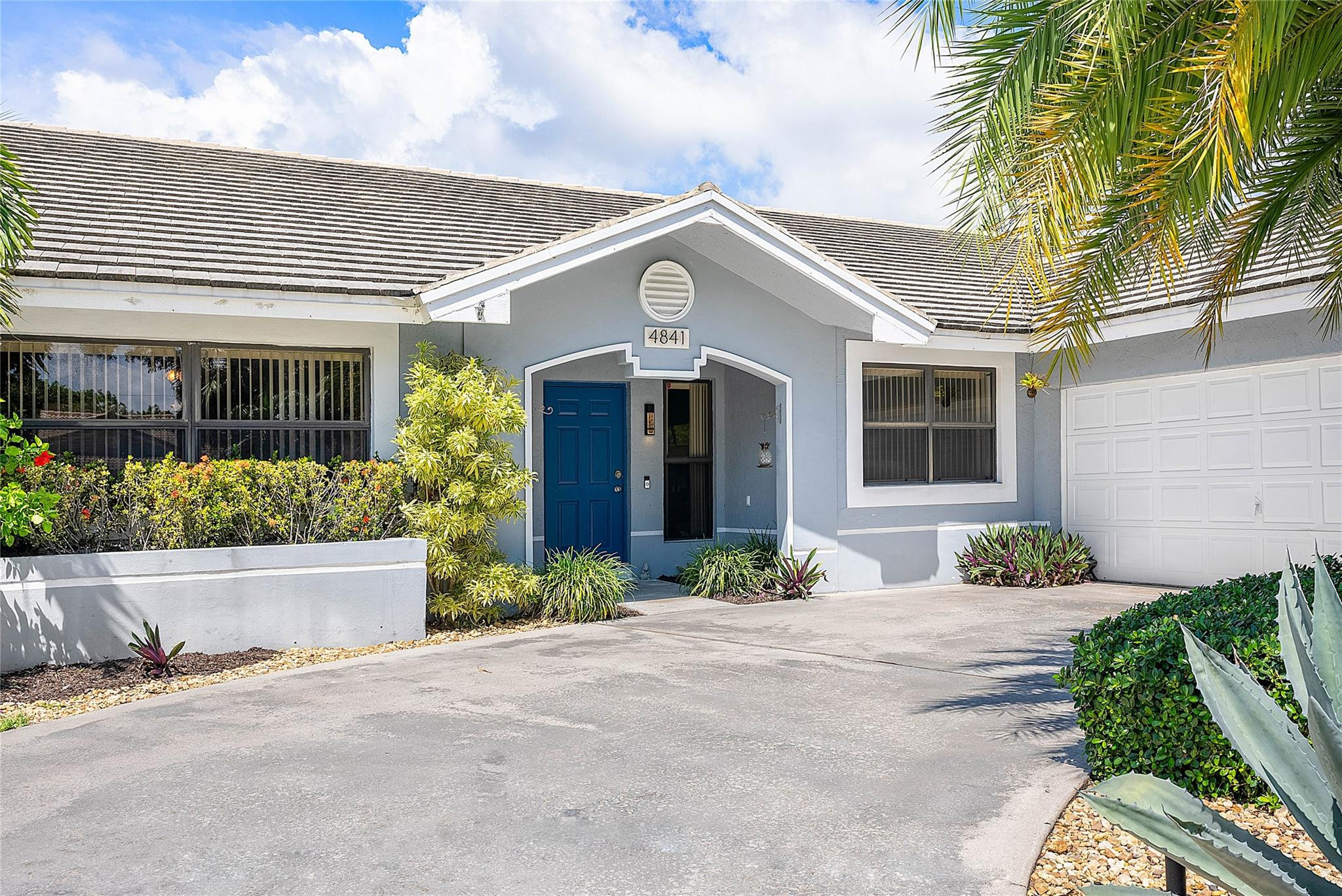 4841 East Roundtable Road Davie, FL 33331 - Photo 6 of 41 Photo 6