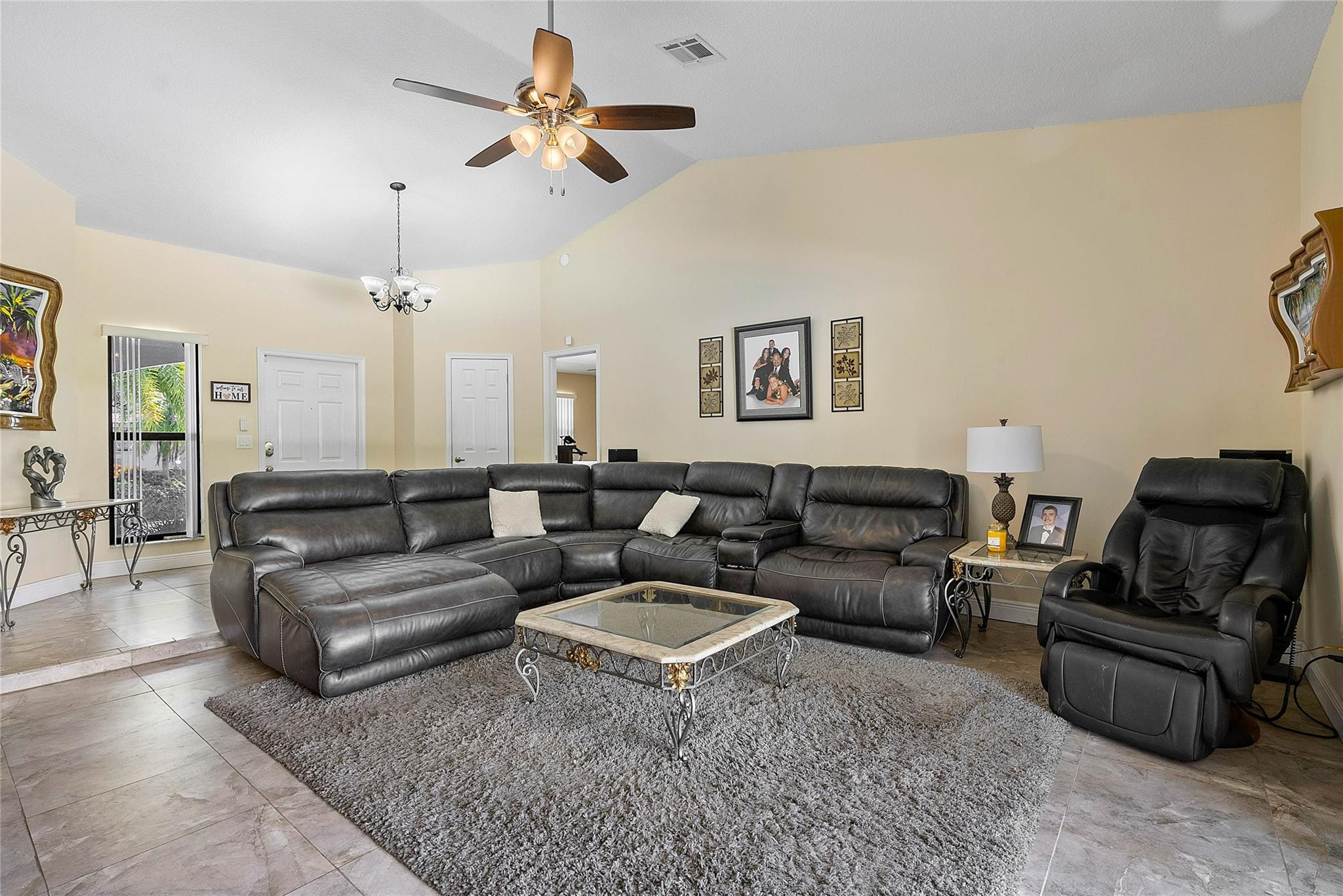 4841 East Roundtable Road Davie, FL 33331 - Photo 7 of 41 Photo 7