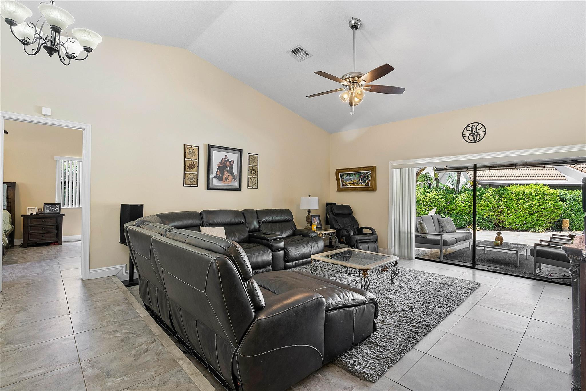 4841 East Roundtable Road Davie, FL 33331 - Photo 8 of 41 Photo 8