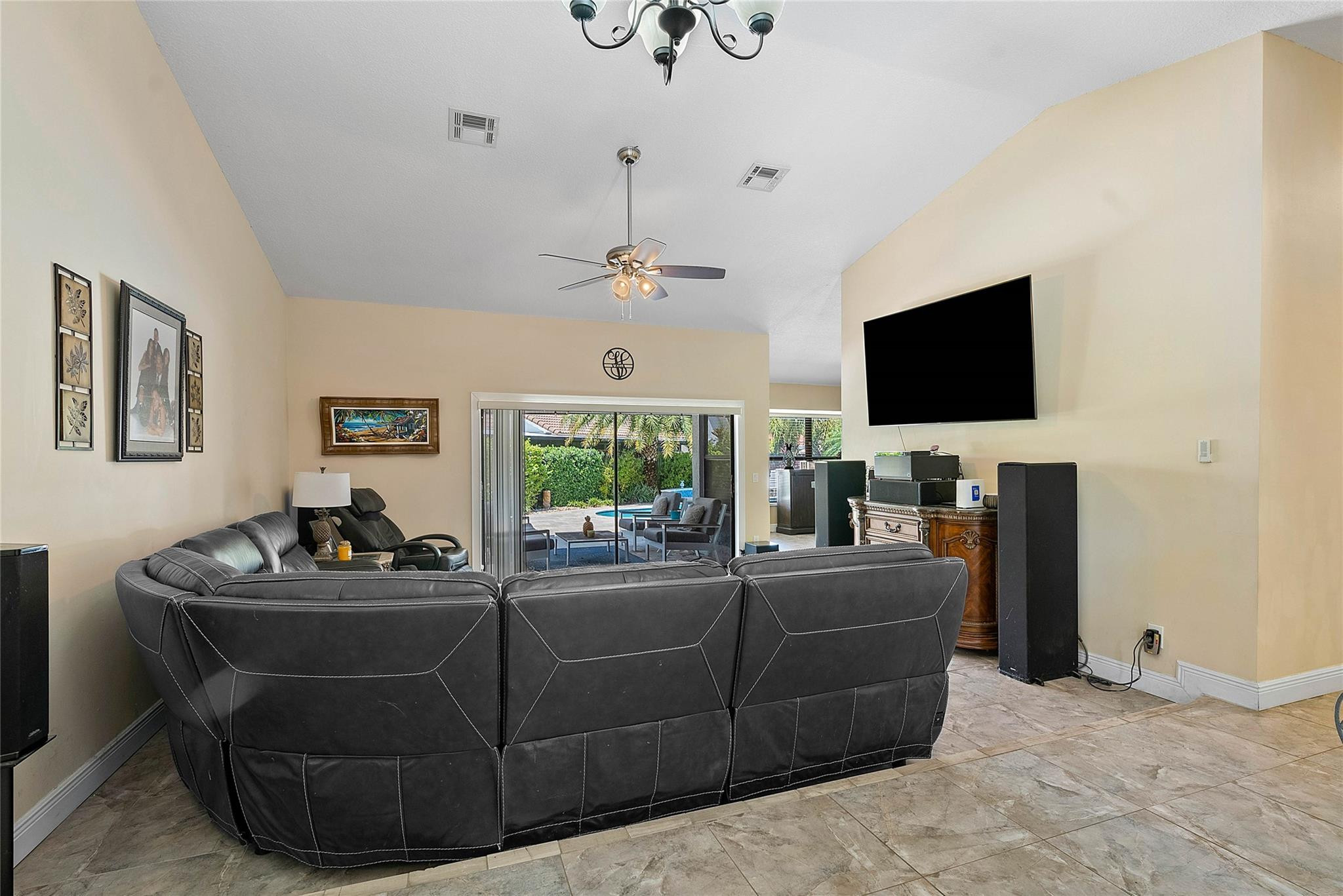 4841 East Roundtable Road Davie, FL 33331 - Photo 9 of 41 Photo 9