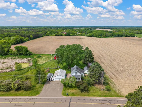 $330,000 | 37320 Oriole Avenue, Lindstrom, MN 55045