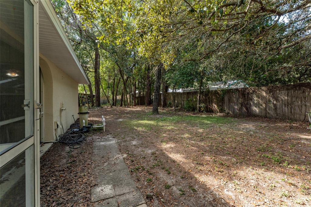 5142 South Louise Point Homosassa, FL 34446 - Photo 19 of 55 a backyard of a house with lots of green space