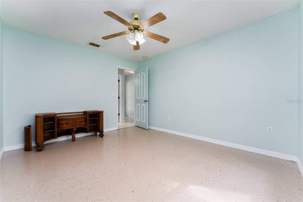 5142 South Louise Point Homosassa, FL 34446 - Photo 40 of 55 an empty room with a projector