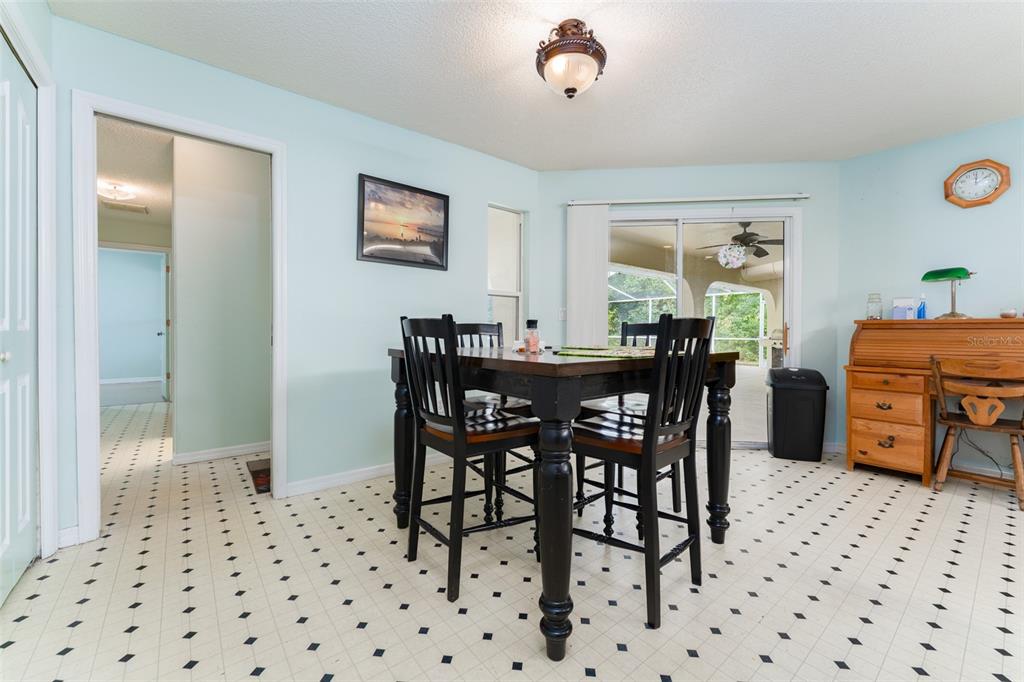 5142 South Louise Point Homosassa, FL 34446 - Photo 50 of 55 a dining room with a table and chairs