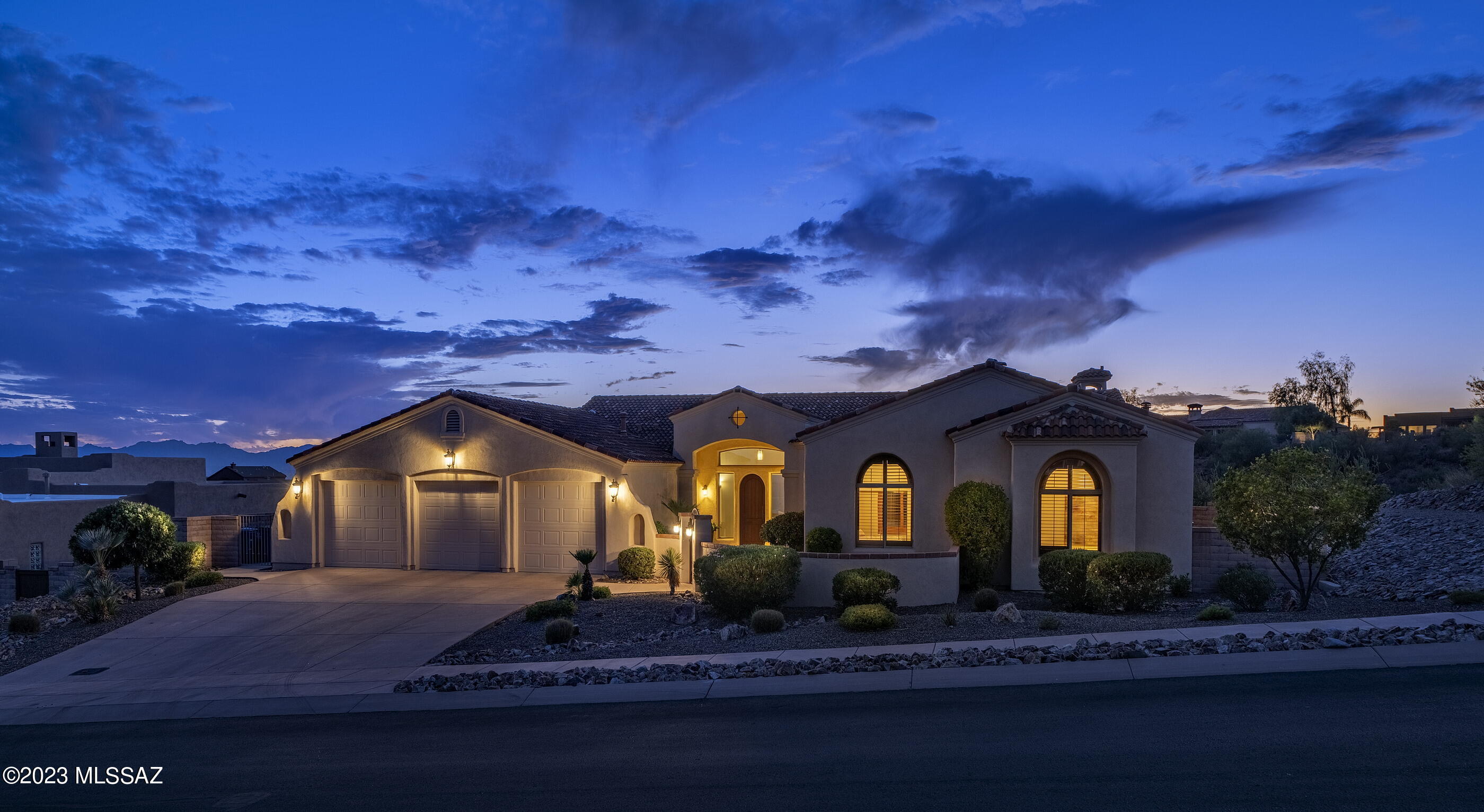10889 North Pusch Ridge View Place Oro Valley, AZ 85737 - Photo 2 of 38