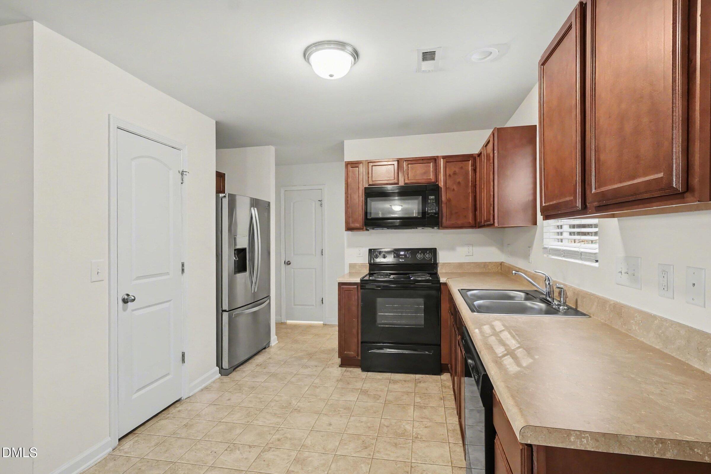 3920 Mike Levi Court Raleigh, NC 27610 - Photo 17 of 38 014_file_7821