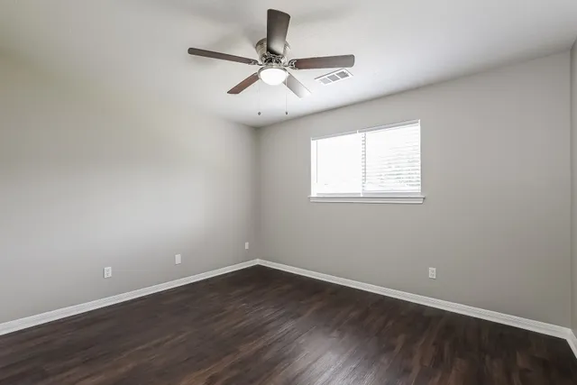 $2,050 | 521 Cedar Avenue, League City, TX 77573