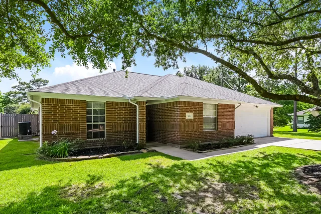 $2,050 | 521 Cedar Avenue, League City, TX 77573