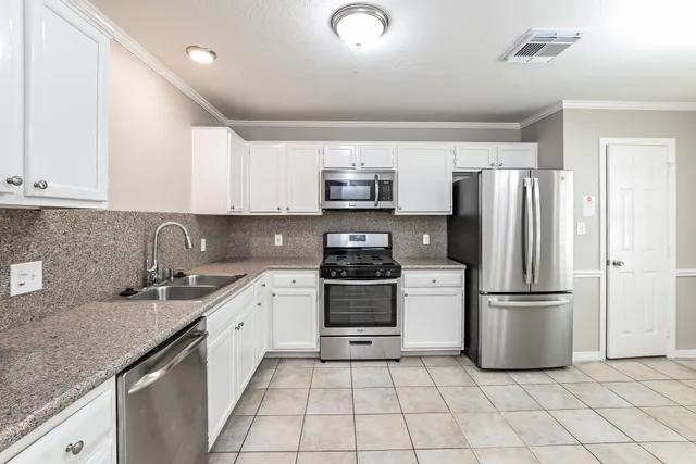 $2,050 | 521 Cedar Avenue, League City, TX 77573