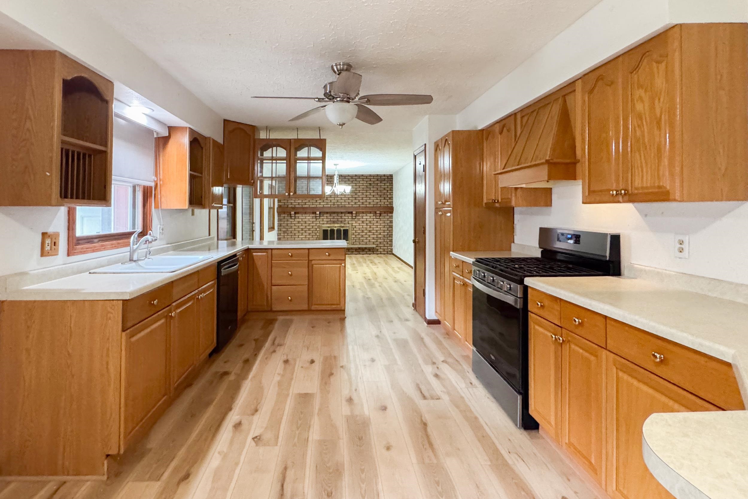 8482 North Creek Road Roscoe, IL 61073 - Photo 12 of 32 Gallery Image 12