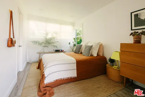 $899,000 | 466 Wren Drive, Los Angeles, CA 90065