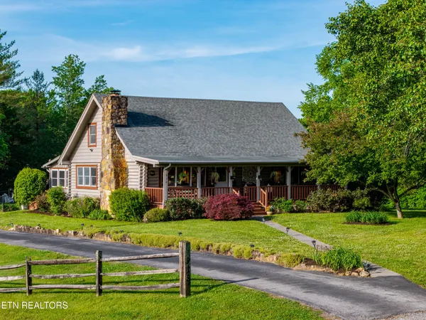 $824,950 | 918 Country Lane, Walland, TN 37886