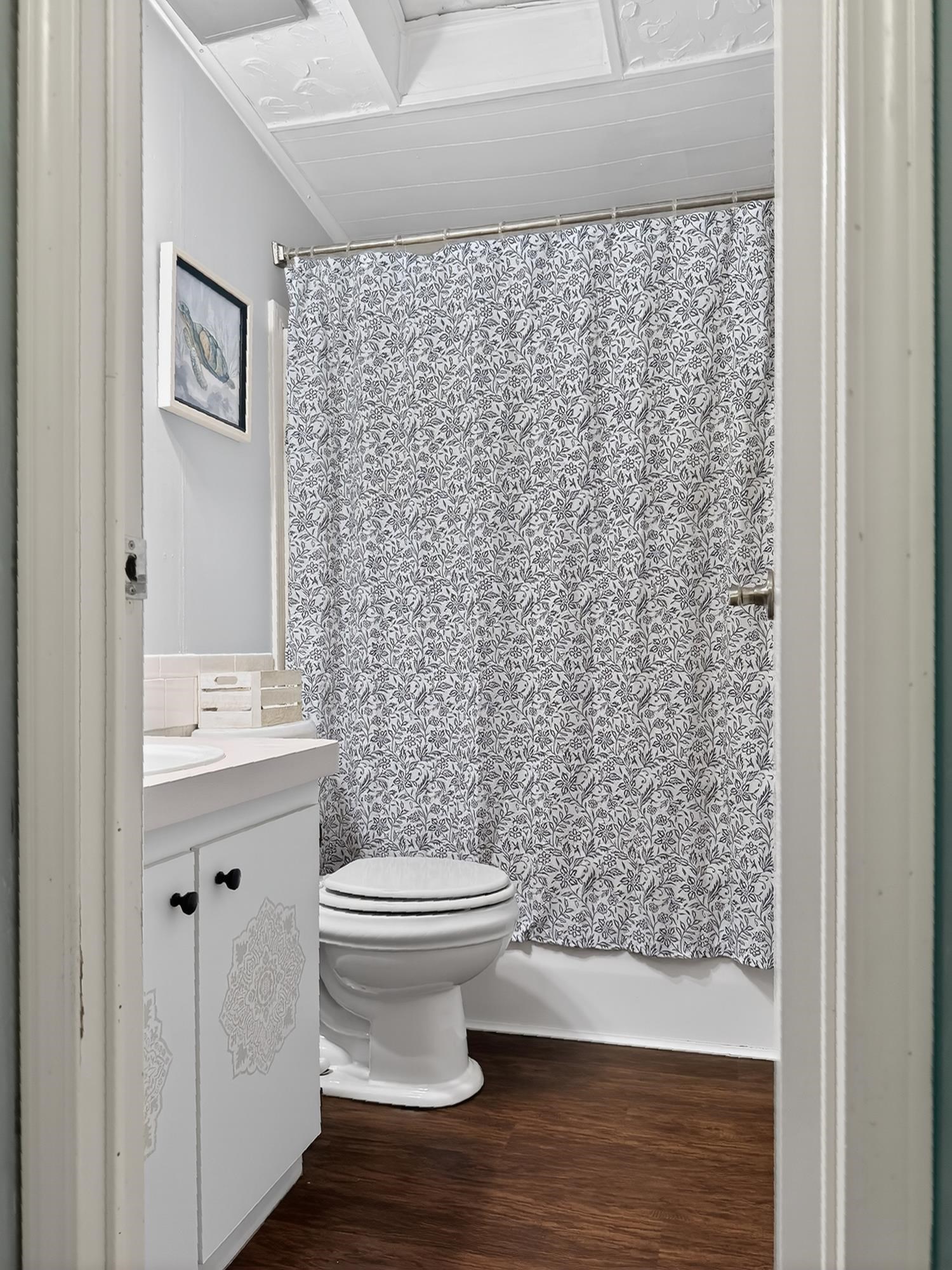 142 Garcia Street Interlachen, FL 32148 - Photo 12 of 28 a bathroom with a sink a toilet and a shower