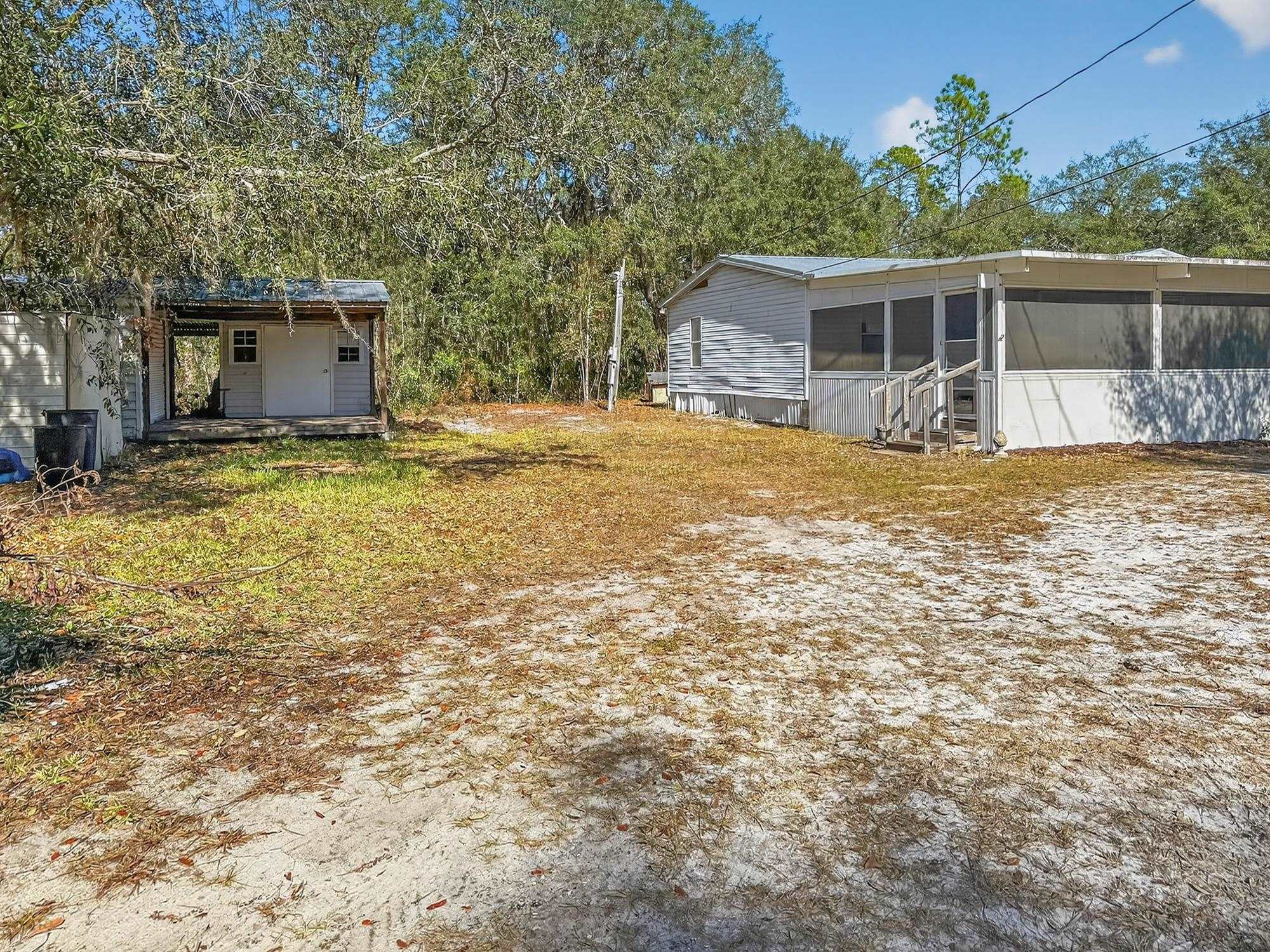 142 Garcia Street Interlachen, FL 32148 - Photo 5 of 28 a backyard of a house