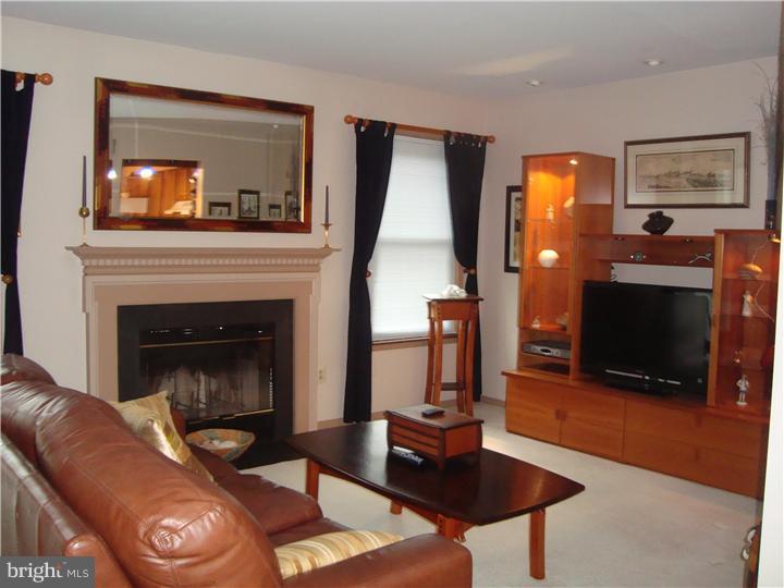 33 Trafalgar Road, Unit 18 Doylestown, PA 18901 - Photo 2 of 20 Living Room