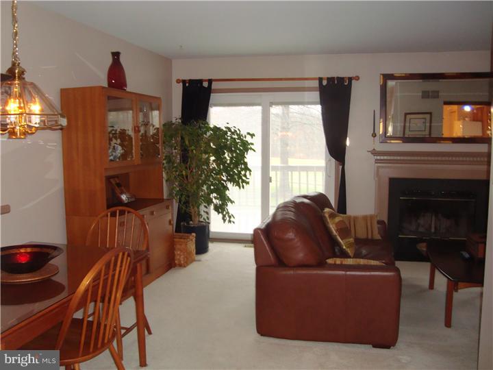 33 Trafalgar Road, Unit 18 Doylestown, PA 18901 - Photo 3 of 20 Living Room