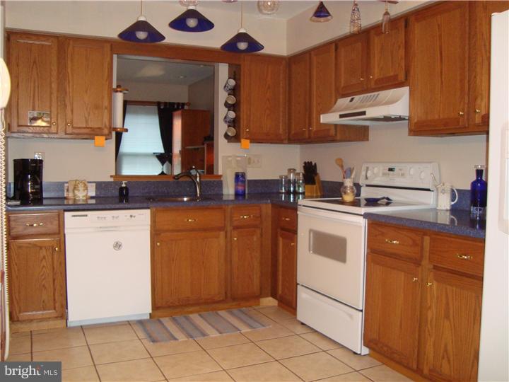 33 Trafalgar Road, Unit 18 Doylestown, PA 18901 - Photo 5 of 20 Kitchen