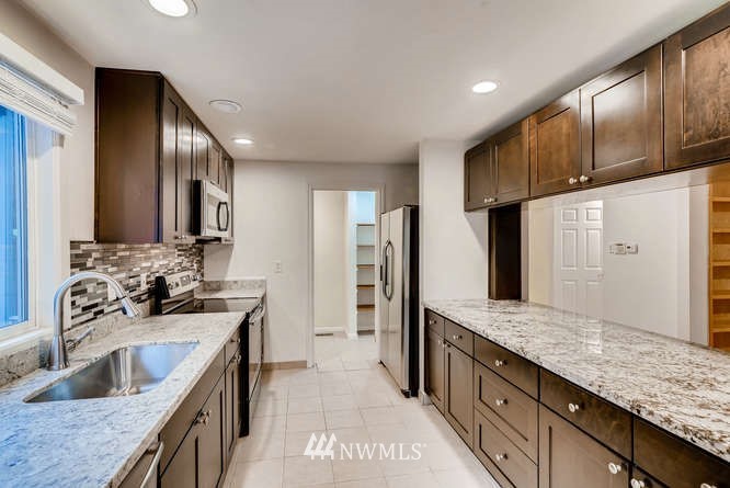 21625 4th Avenue Southeast Bothell, WA 98021 - Photo 4 of 25