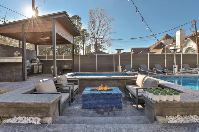 a table and chairs in front of the house