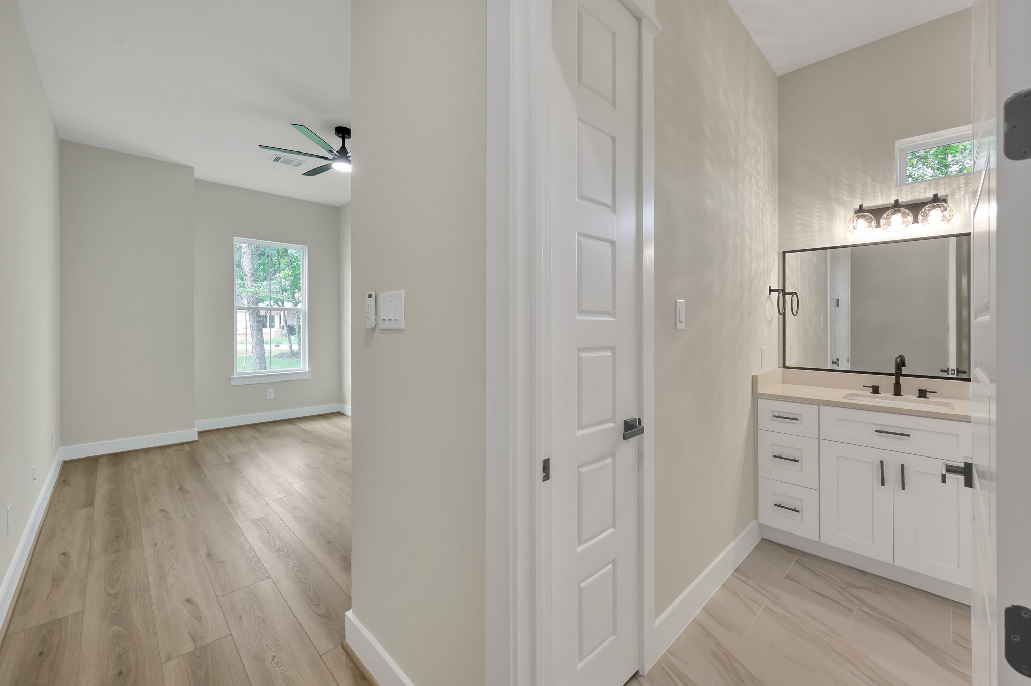 24816 Two Rivers Road Montgomery, TX 77316 - Photo 31 of 50 2nd Bedroom on 1st Floor with En Suite Bathroom