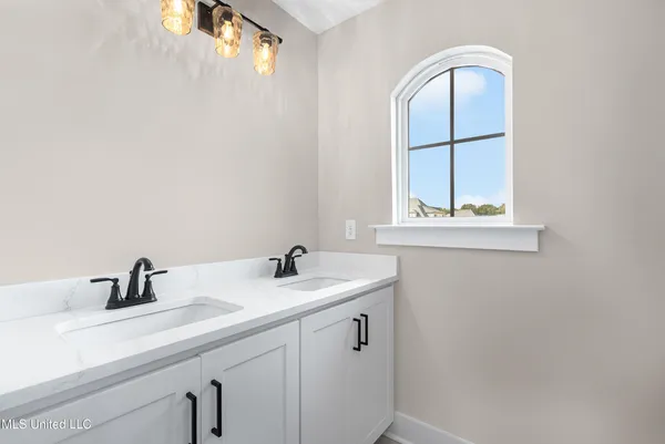 $490,000 | 4259 Adriane Cove, Nesbit, MS 38651