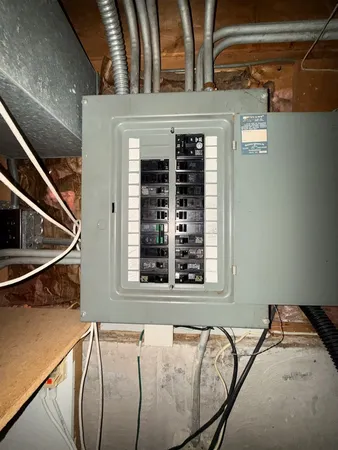 $249,000 | 18136 Oakwood Avenue, Lansing, IL 60438