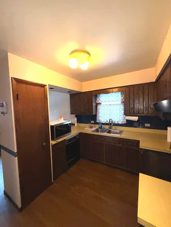 $249,000 | 18136 Oakwood Avenue, Lansing, IL 60438