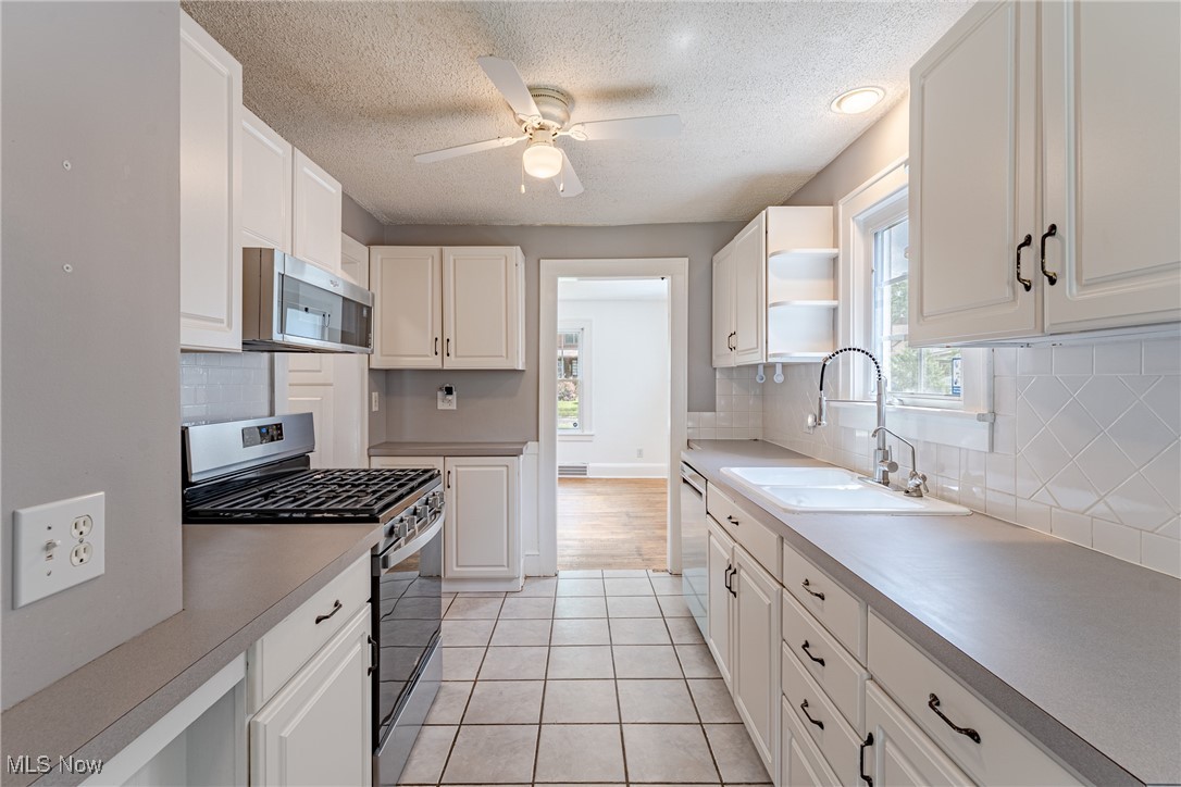 2192 Barrington Road Cleveland, OH 44118 - Photo 10 of 30