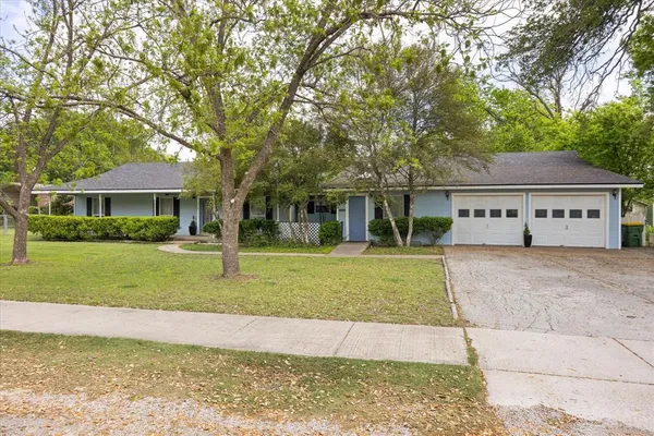 $365,000 | 610 West 1st Street, Hico, TX 76457