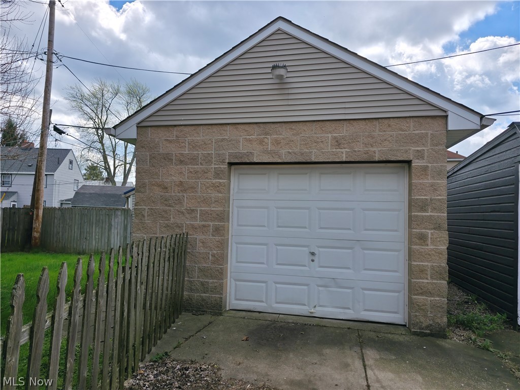 1425 Crescent Road Southwest Canton, OH 44710 - Photo 2 of 35