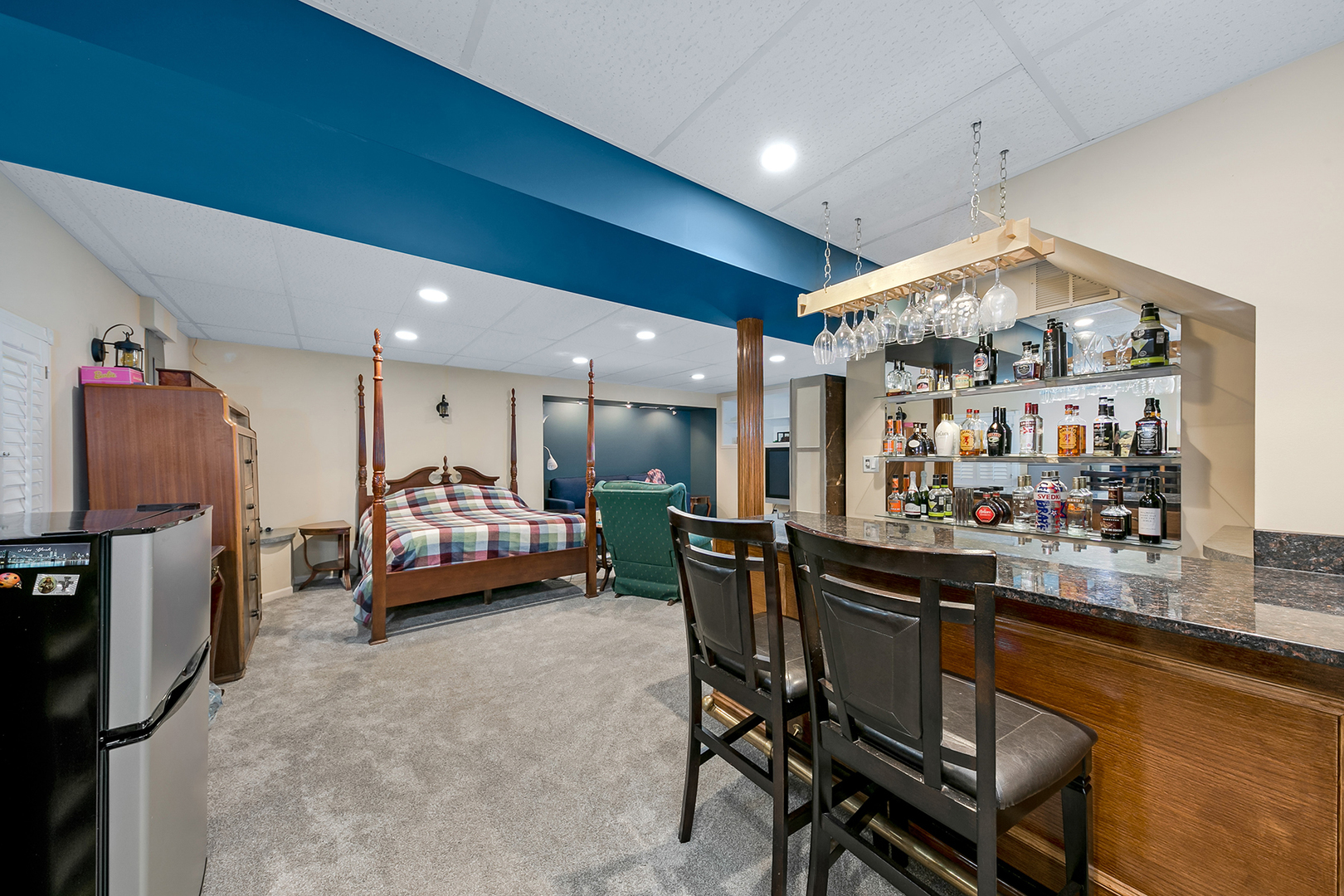 420 Butterfly Road Bolingbrook, IL 60490 - Photo 20 of 29 a view of a room with furniture and window