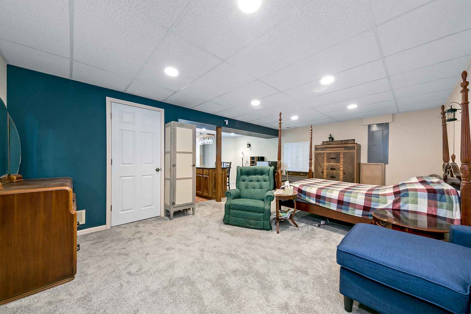 420 Butterfly Road Bolingbrook, IL 60490 - Photo 21 of 29 a living room with furniture and a flat screen tv
