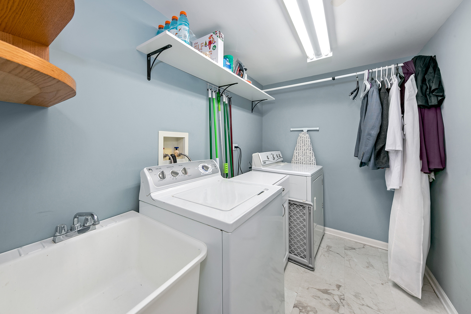 420 Butterfly Road Bolingbrook, IL 60490 - Photo 24 of 29 a utility room with dryer and washer