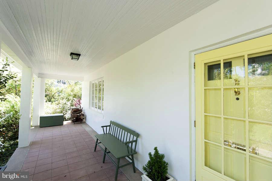 4854 Rock Spring Road Arlington, VA 22207 - Photo 2 of 21 Front Porch