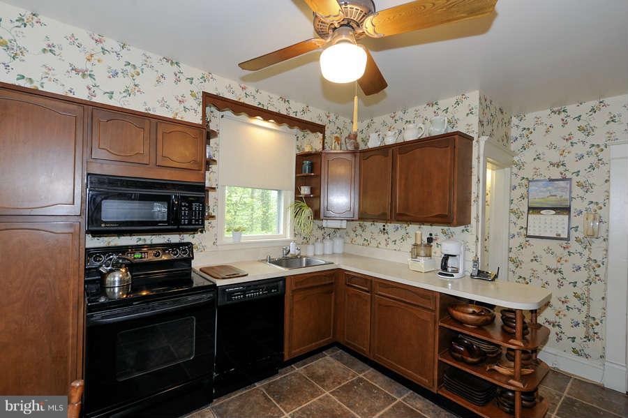 4854 Rock Spring Road Arlington, VA 22207 - Photo 11 of 21 Kitchen
