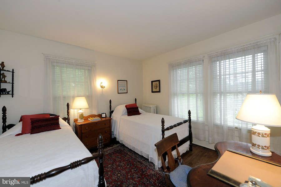 4854 Rock Spring Road Arlington, VA 22207 - Photo 15 of 21 Bedroom