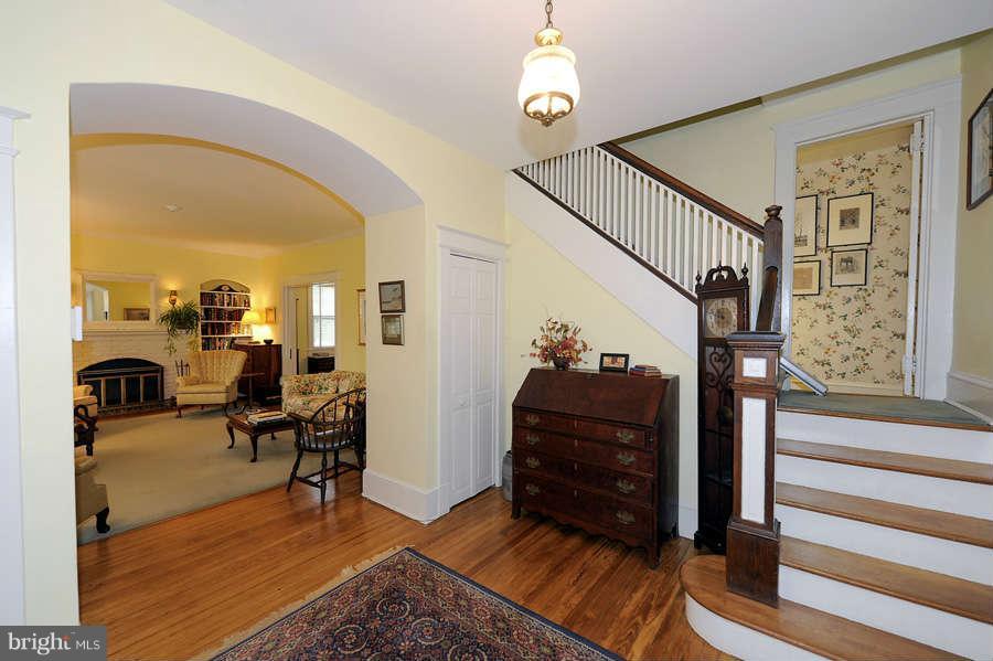 4854 Rock Spring Road Arlington, VA 22207 - Photo 4 of 21 Foyer