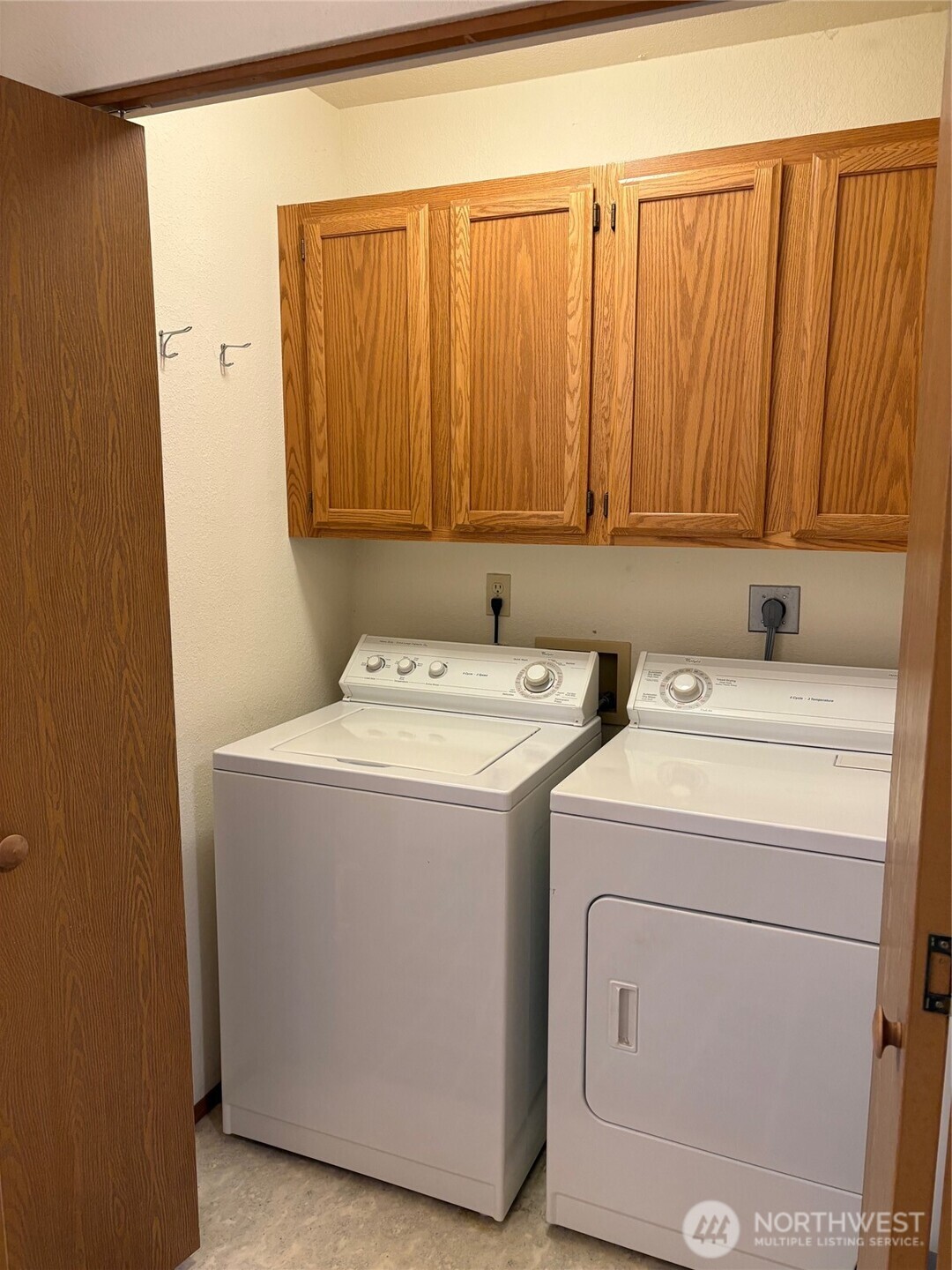 1352 Eastmont Avenue, Unit 15 East Wenatchee, WA 98802 - Photo 25 of 29 a utility room with dryer and washer