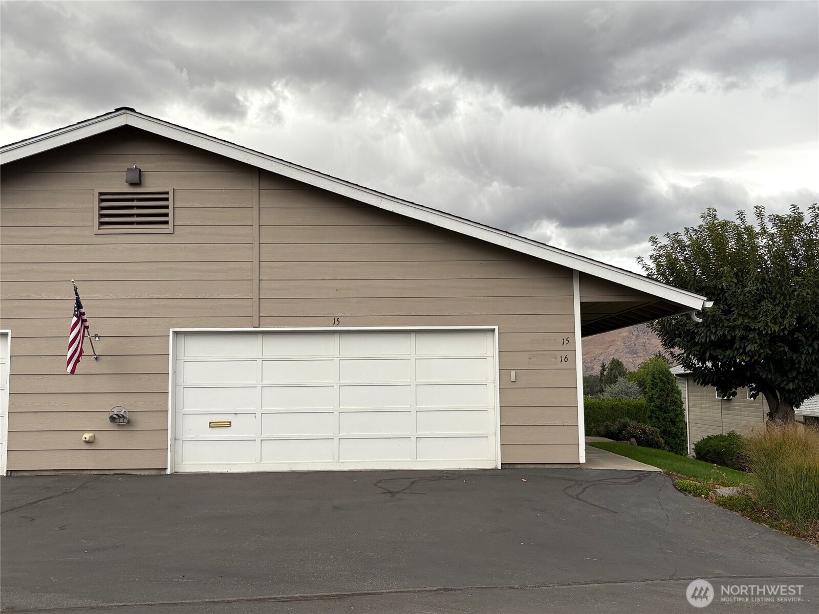 1352 Eastmont Avenue, Unit 15 East Wenatchee, WA 98802 - Photo 3 of 29 a house with a outdoor space