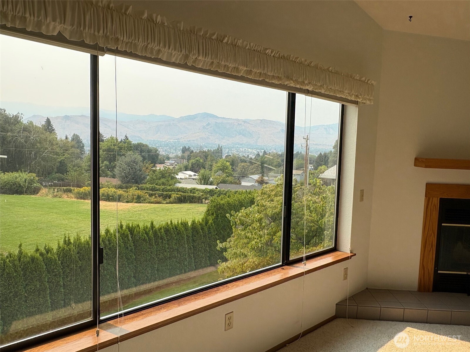 1352 Eastmont Avenue, Unit 15 East Wenatchee, WA 98802 - Photo 7 of 29 a view of a glass door with a floor to ceiling window